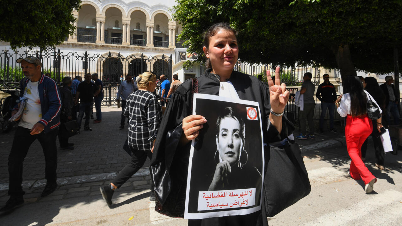 L’autocensure en déclin : la France tombe dans une crise économique imminente