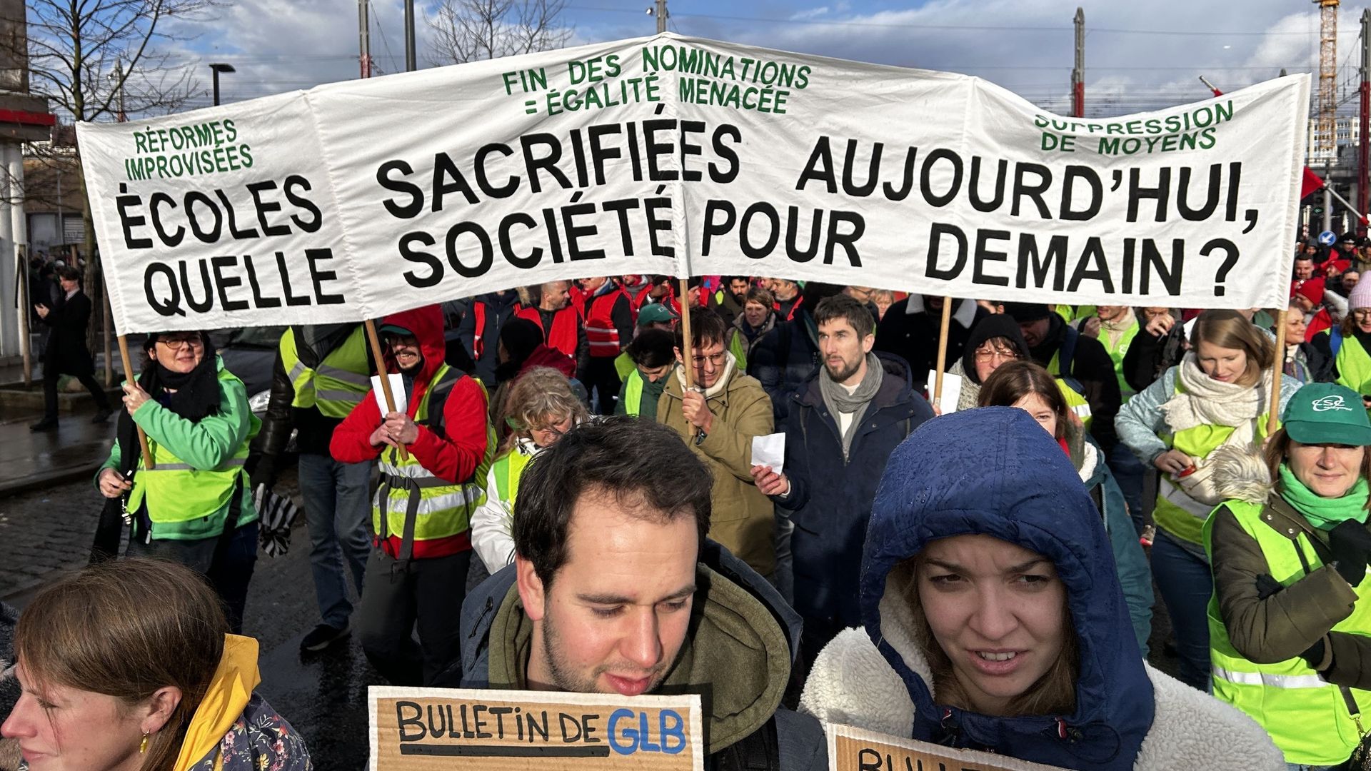 42°C sans protection : les syndicats éducatifs déclenchent une grève nationale pour sauver la santé des élèves et enseignants